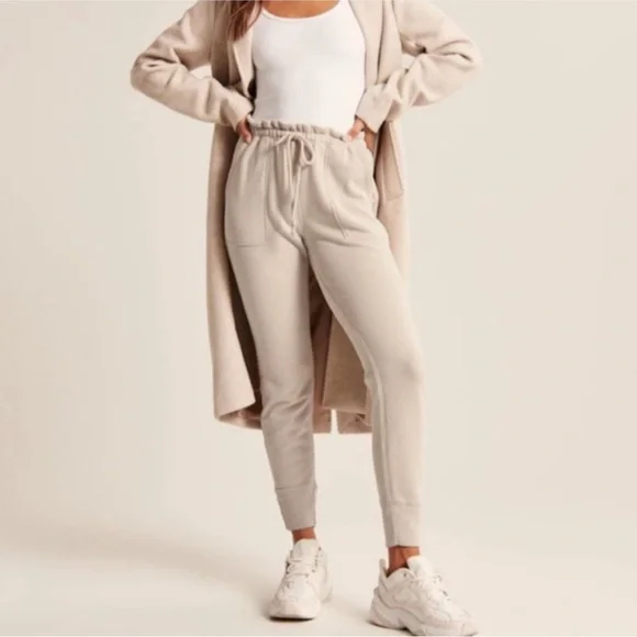 A&F Soft A&F collection Cloud Joggers Cream - Picture 3 of 9